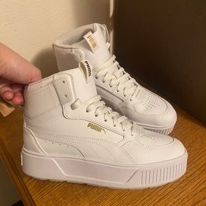 WHITE PLATFORM PUMAS WORN ONCE in perfect condition